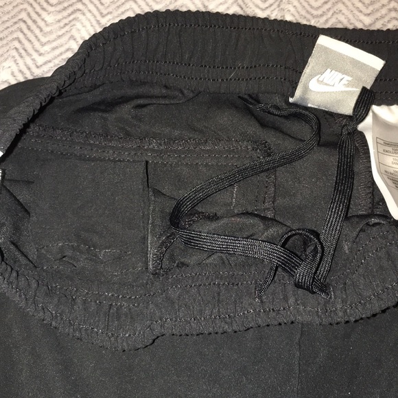 EUC Nike Capris Wind Pants - Picture 6 of 6